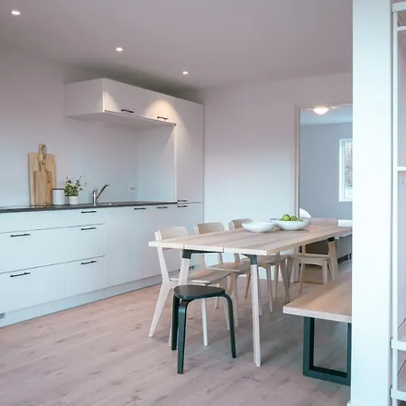 Stor Leilighet - Idyllisk Beliggenhet Med Ekslusiv Tilgang Til Innendors Basseng Og Spaomrade *